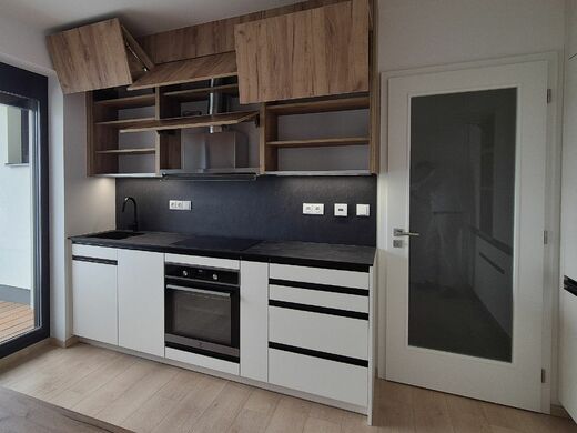 Kuchyně do malého bytu výklopný systém blum