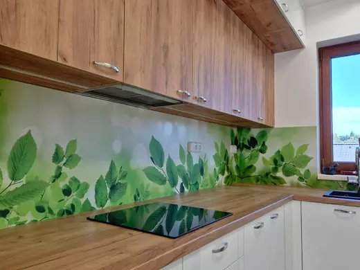 Lakovaná bílá kuchyně vysoký lesk