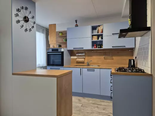 Modrá kuchyně z lamina