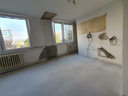 vyrovnání podlahy tekutou stěrkovací hmotou